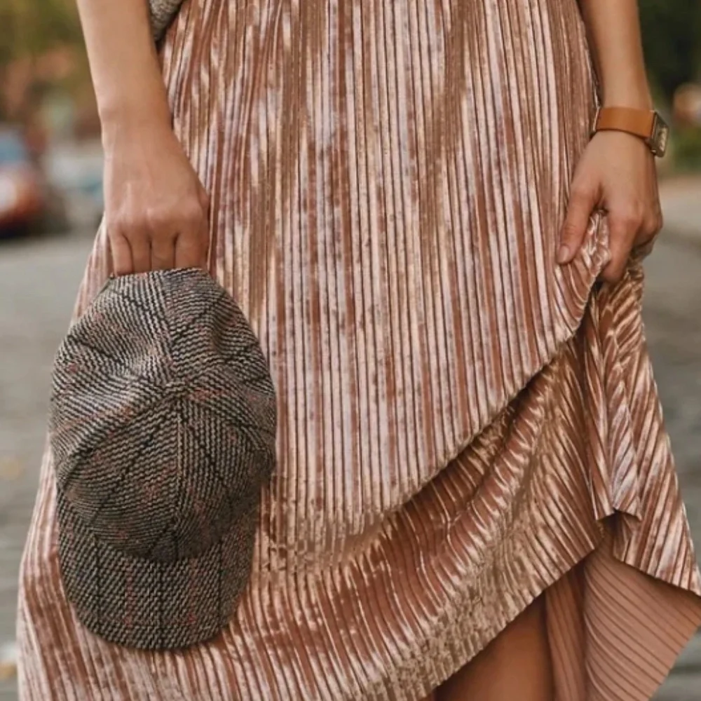 NWT Beyond Yoga Uptown Velvet Skirt - Picture 3 of 5